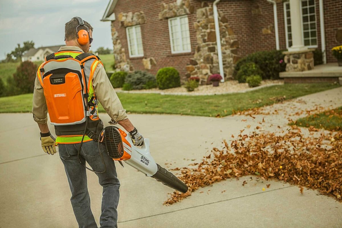 STIHL BGA 100 battery powered leaf blower