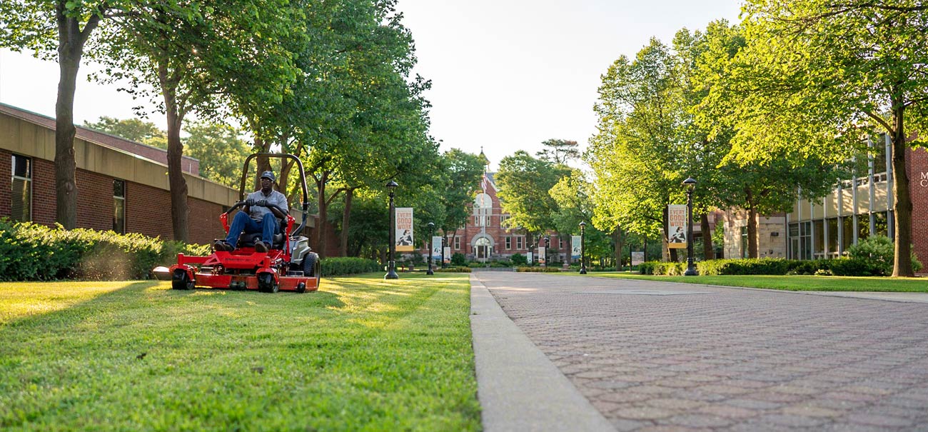 gravely-proturn-ev-battery-powered-lawn-mower